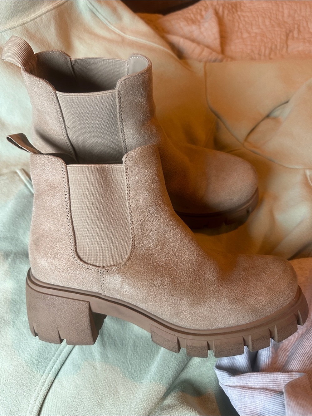 Women's Chunky Chelsea Boot in Taupe Suede